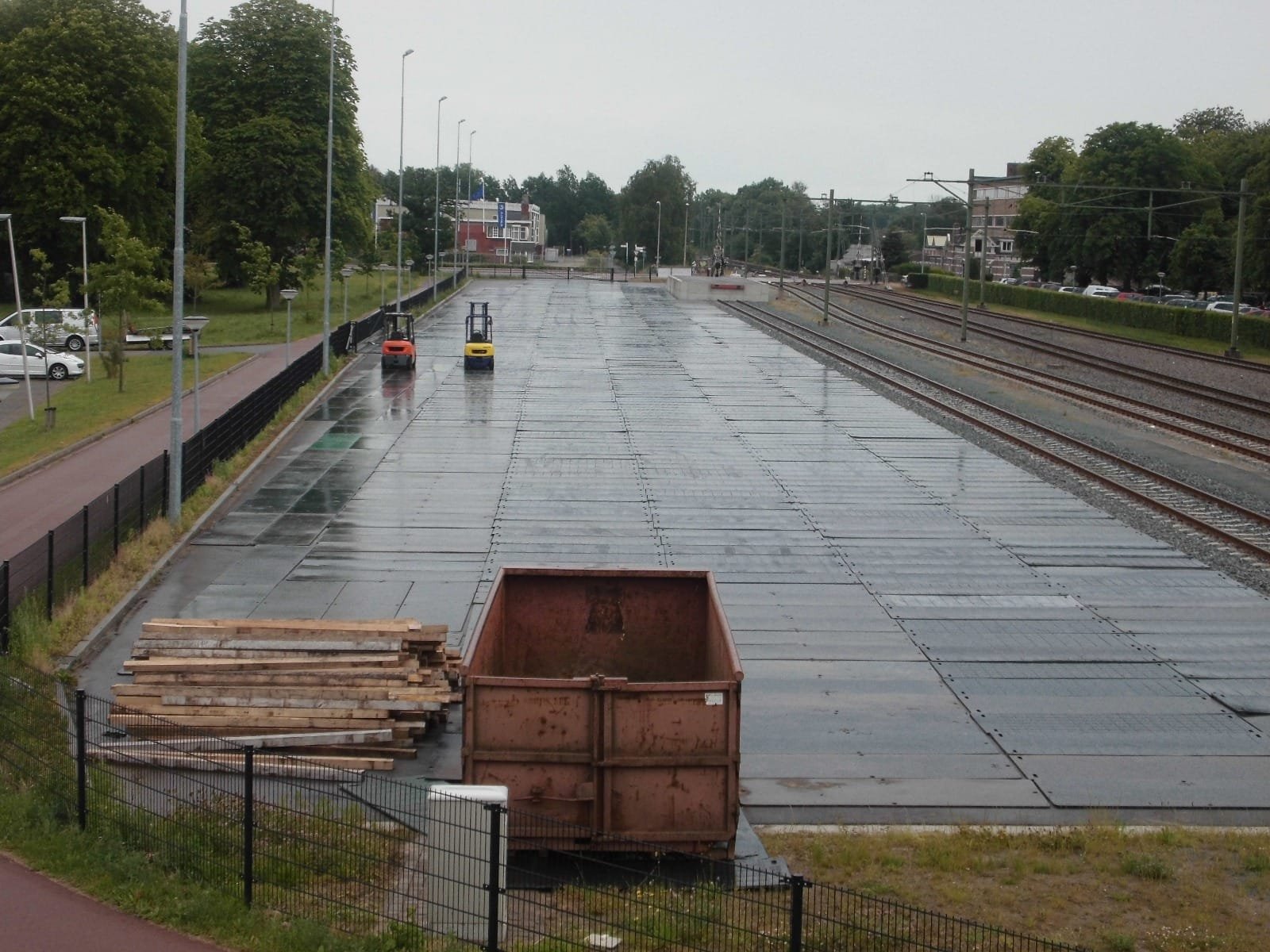 Kunststof rijplaten schoonmaken. Hoe doe je dat?