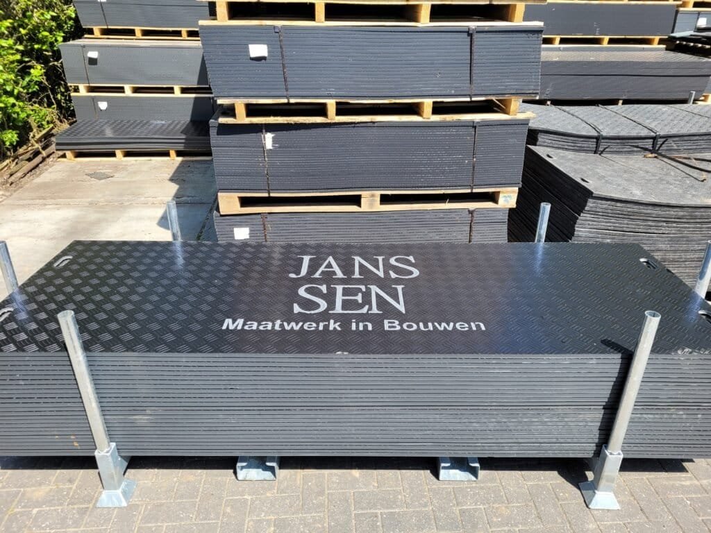 Kunsstof rijplaten met logo van Jansen